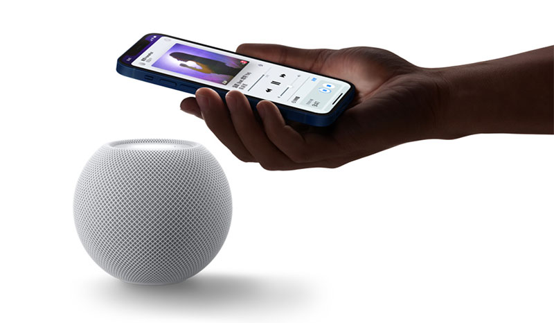 iPhone 靠近 HomePod mini