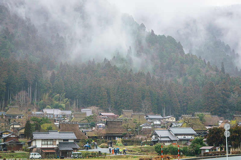 從道路旁的休息站遠眺美山町